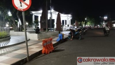 Rambu Larangan Parkir di Depan Pendopo Bupati Situbondo Terkesan Hanya Formalitas, Dishub Tutup Mata