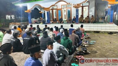 ADMINISTRATUR PERUM PERHUTANI KPH BONDOWOSO GELAR RUWATAN DAN PEMBINAAN PADA TENAGA SADAP GETAH PINUS