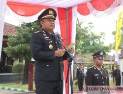 Kapolres Pamekasan Pimpin Upacara Hari Bhayangkara ke -79 Berikan Penghargaan Satya Lencana Kesetiaan dan Berprestasi