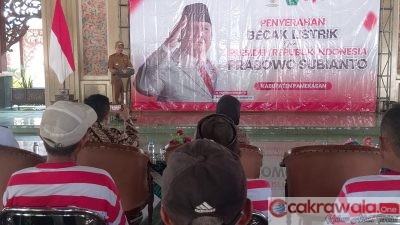 Presiden Prabowo Salurkan Becak Listrik untuk Tukang Becak di Pamekasan