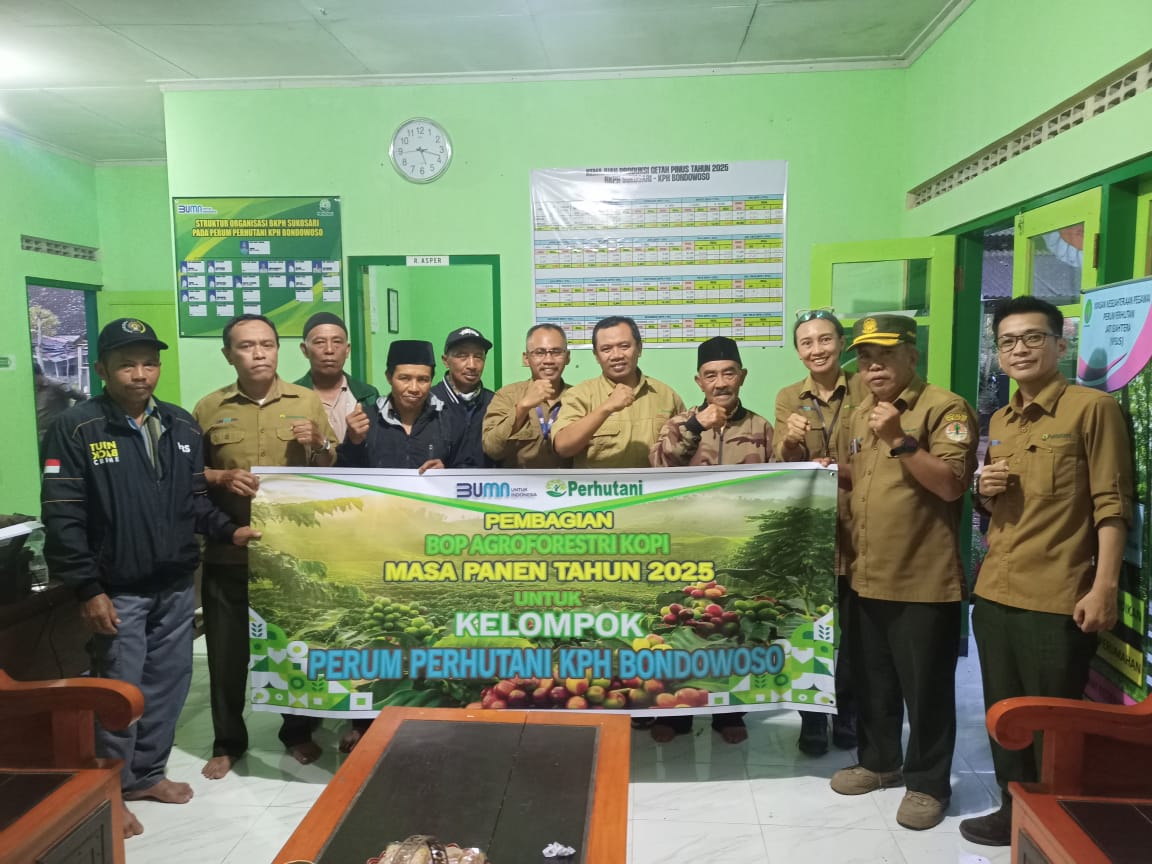 Perhutani KPH Bondowoso Apresiasi LMDH dan Kelompok Tani Kopi Lewat Penyerahan Insentif Produksi