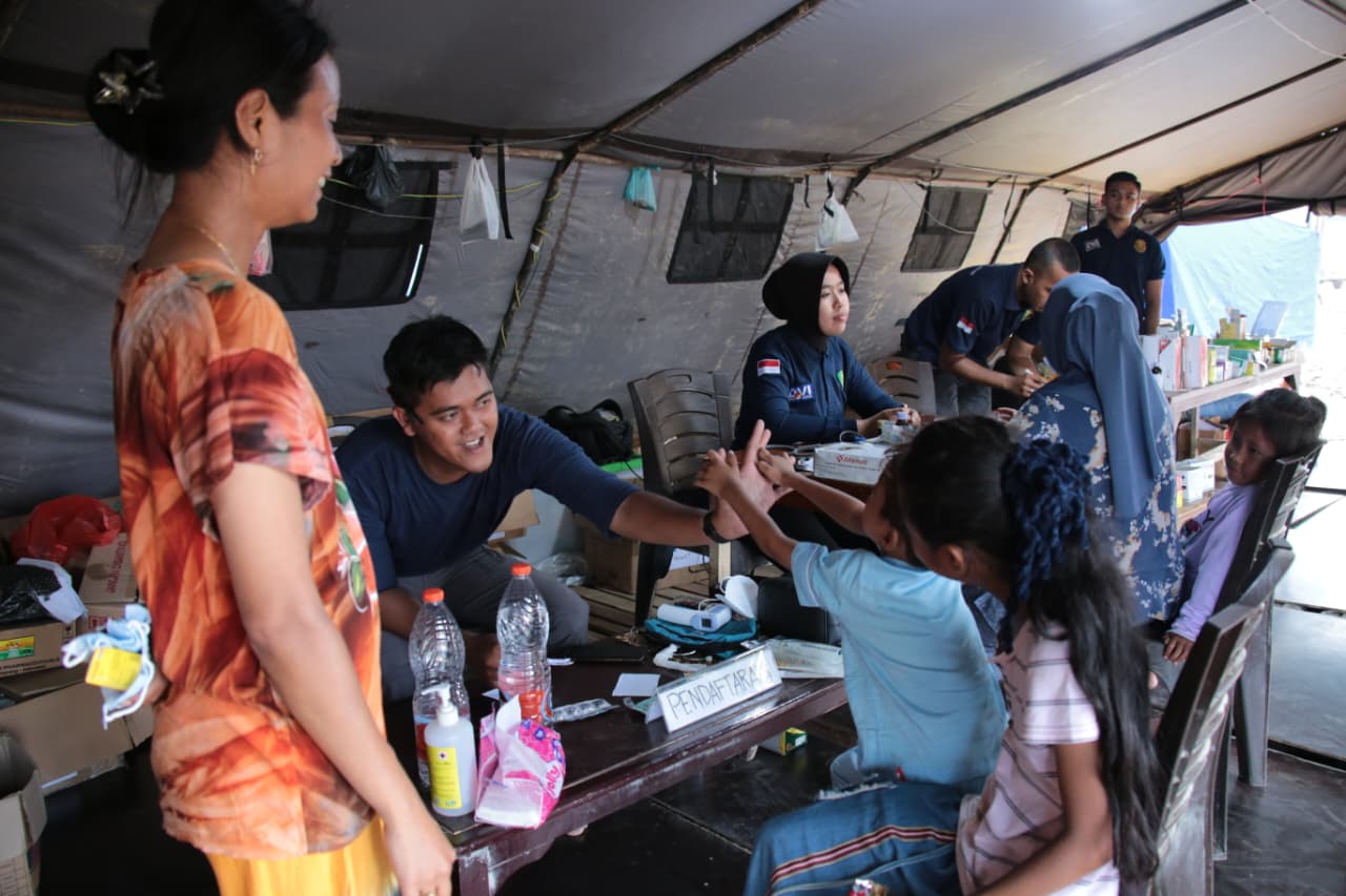 Antisipasi ISPA Pascabanjir, Posko Kesehatan Polri Aktif Layani Masyarakat Aceh Tamiang