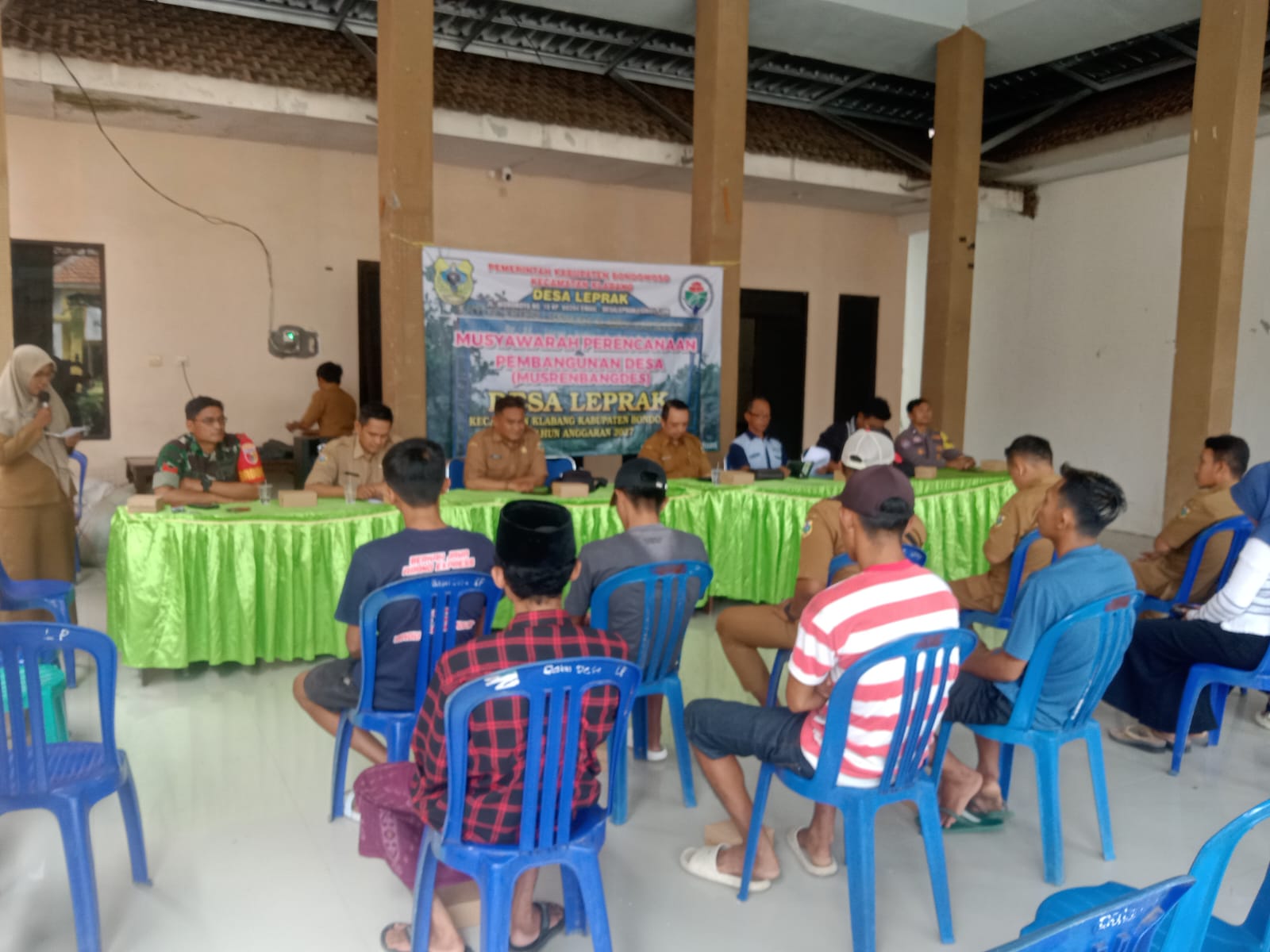 Babinsa 0822 Hadiri Musrenbangdes TA 2027, Wujudkan Sinergi Demi Pembangunan Desa Leprak