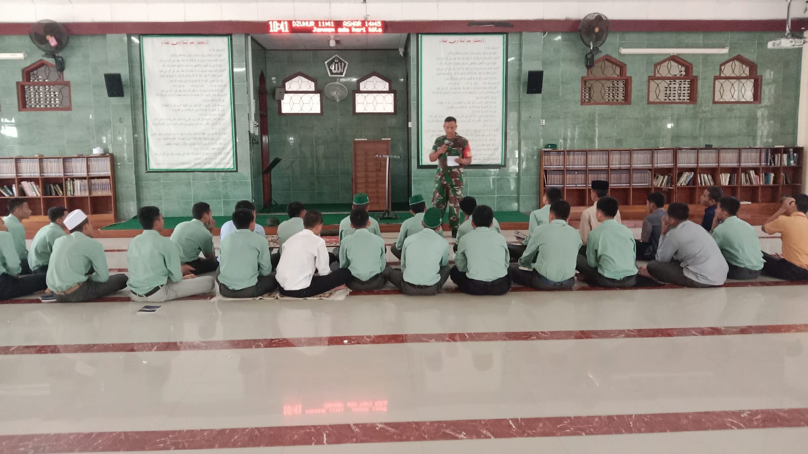 Babinsa 0822, Sosialisasikan Penerimaan Tamtama dan Bintara 2026 di Ponpes Al Islah