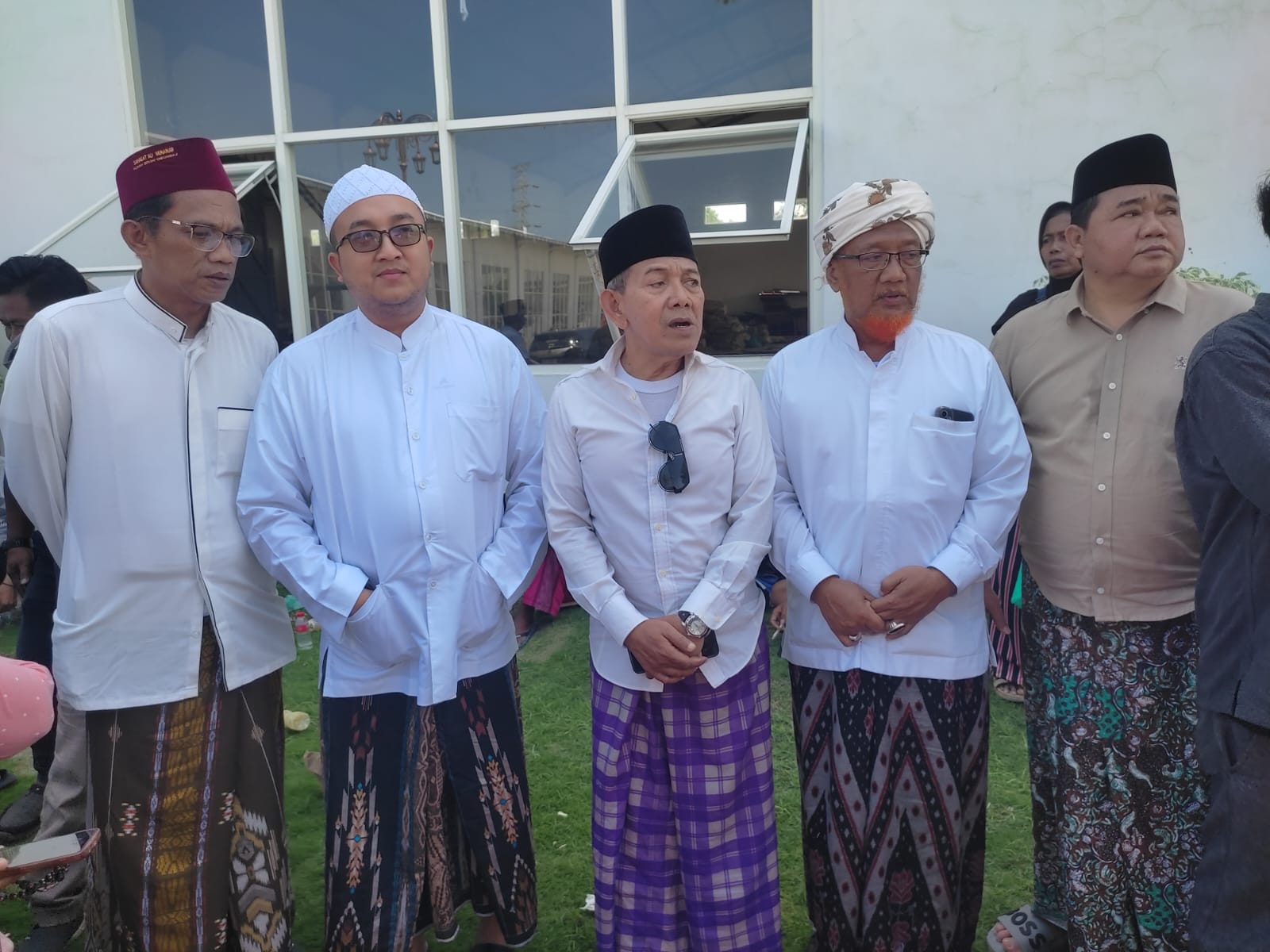 Sambut Musim Tanam Tembakau, Ulama dan Petani Doa Bersama di Gudang Milik Haji Her