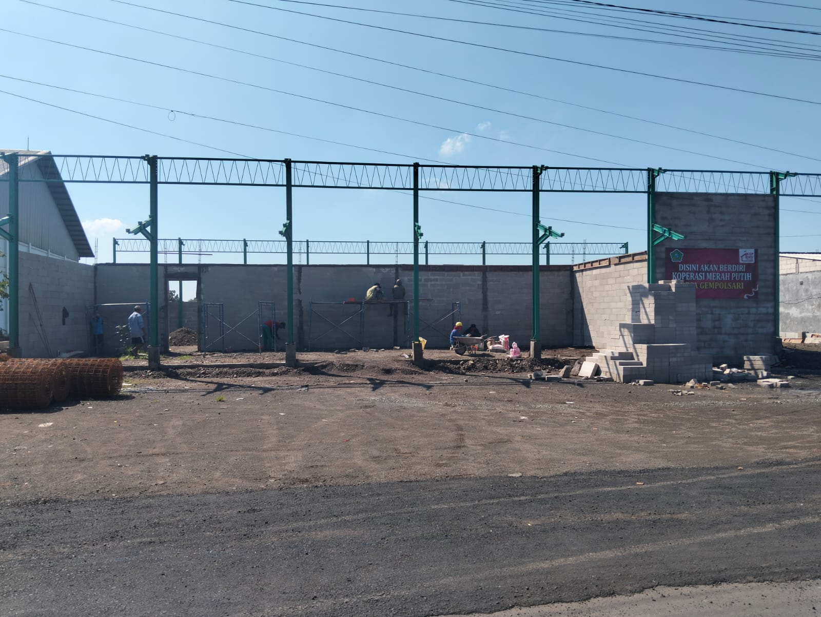 Melaksanakan Inpres Pembangunan Gedung KDMP Desa Gempolsari Kecamatan Tanggulangin Kabupaten Sidoarjo