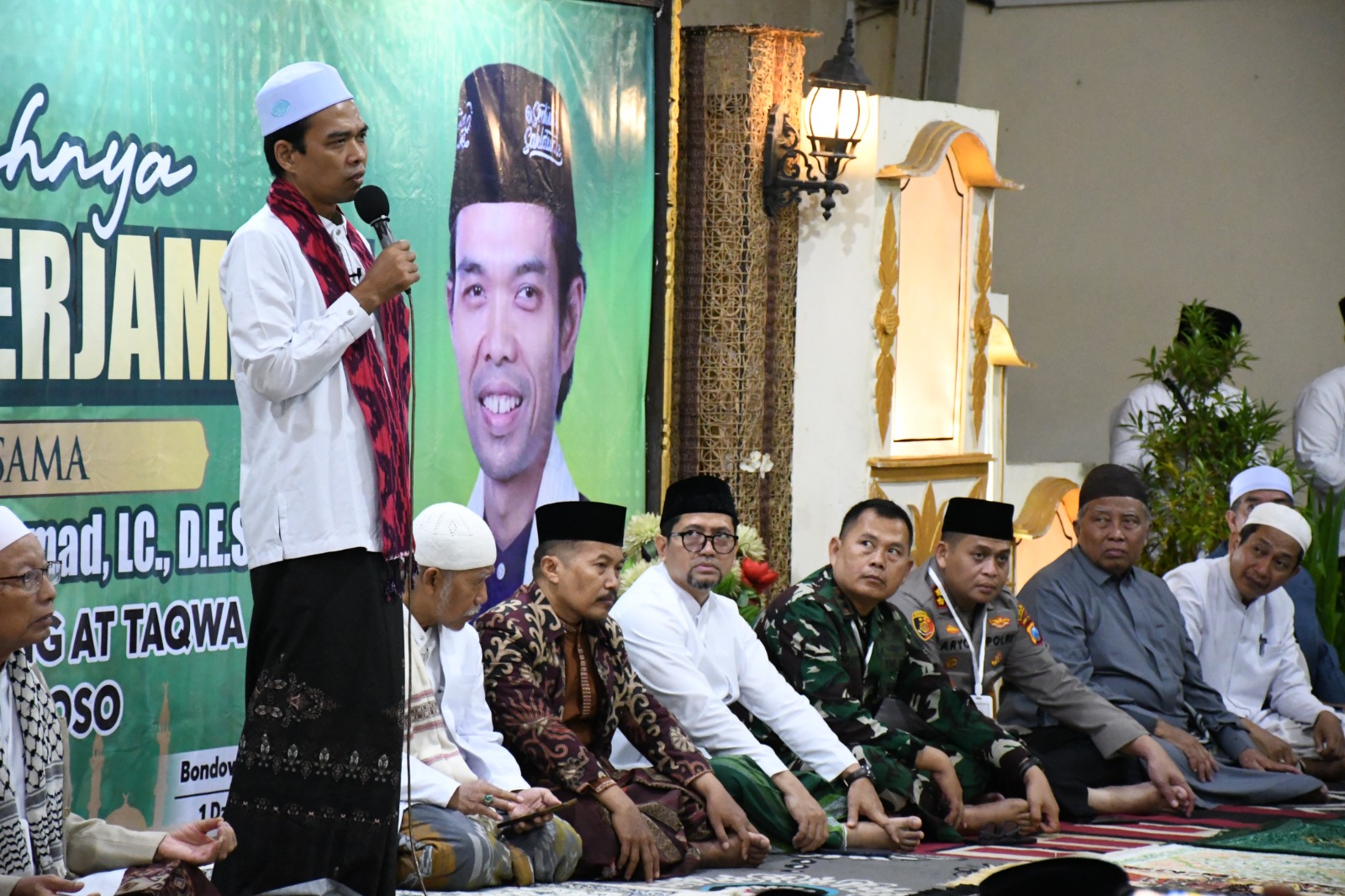 Dandim 0822 Bersama Ribuan Jamaah Padati Masjid Agung At-Taqwa Bersama Ustadz Abdul Somad