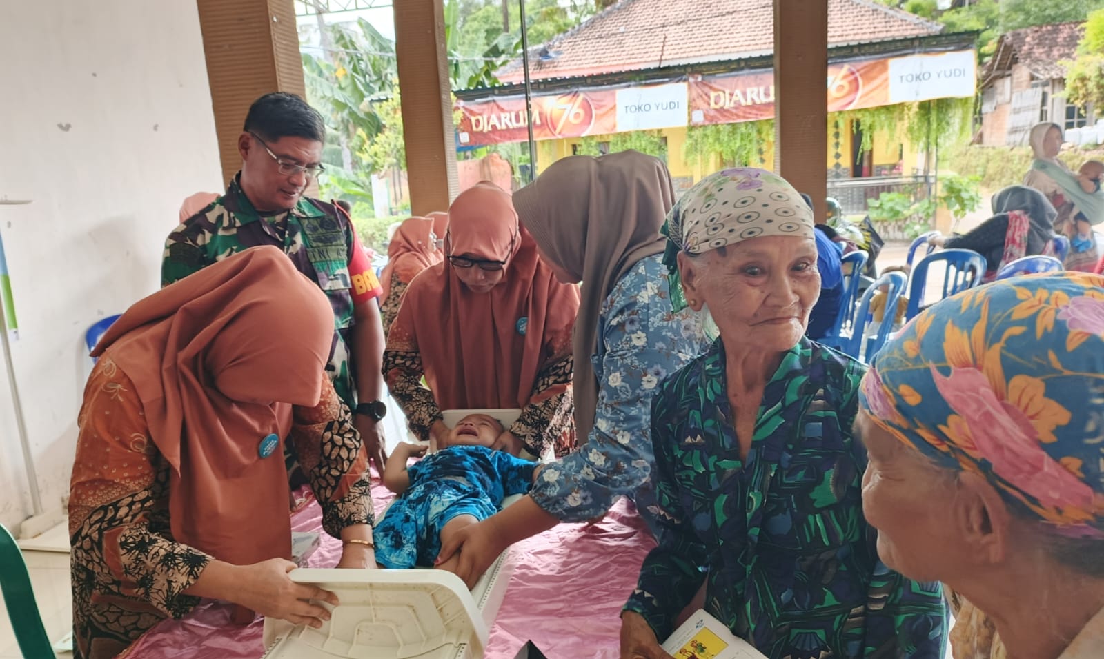 Babinsa Koptu Rudy Dampingi Monev Posyandu ILP, Wujud Sinergi Tingkatkan Kesehatan Warga Leprak Kab Bondowoso